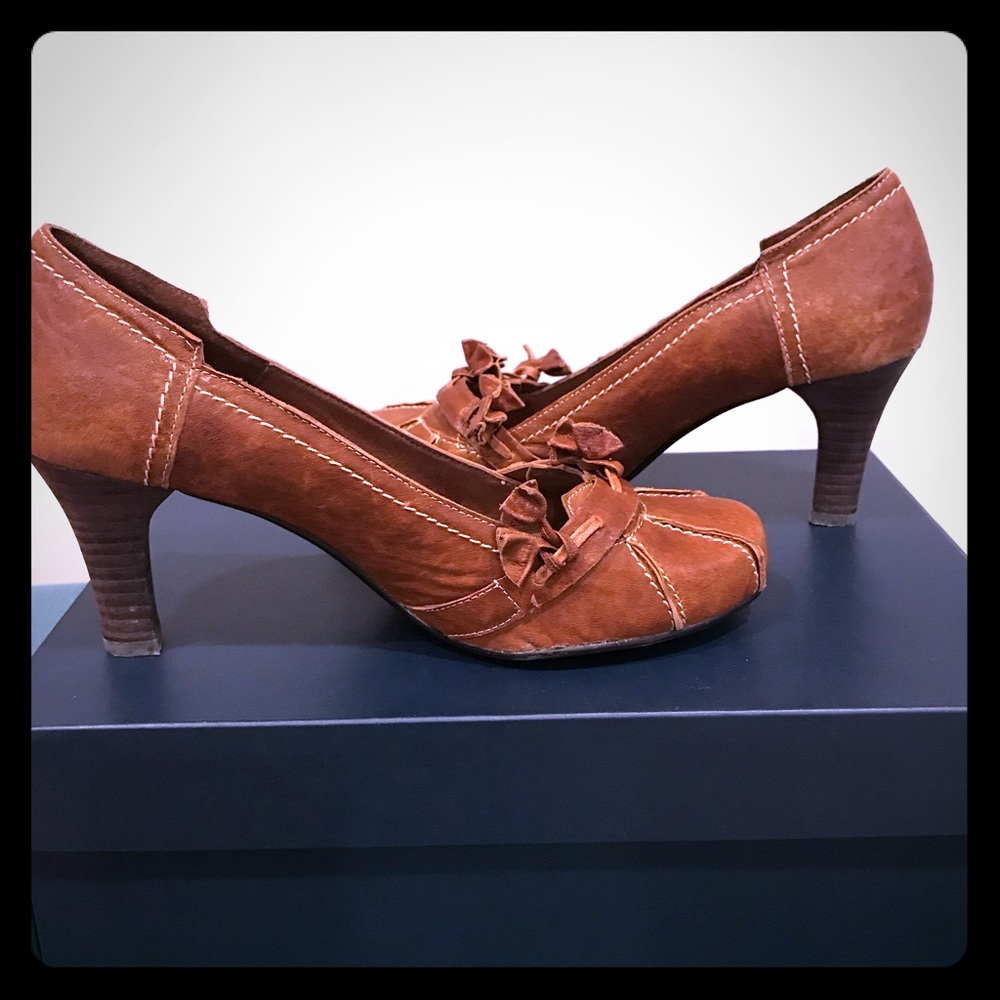 Louvre Heels